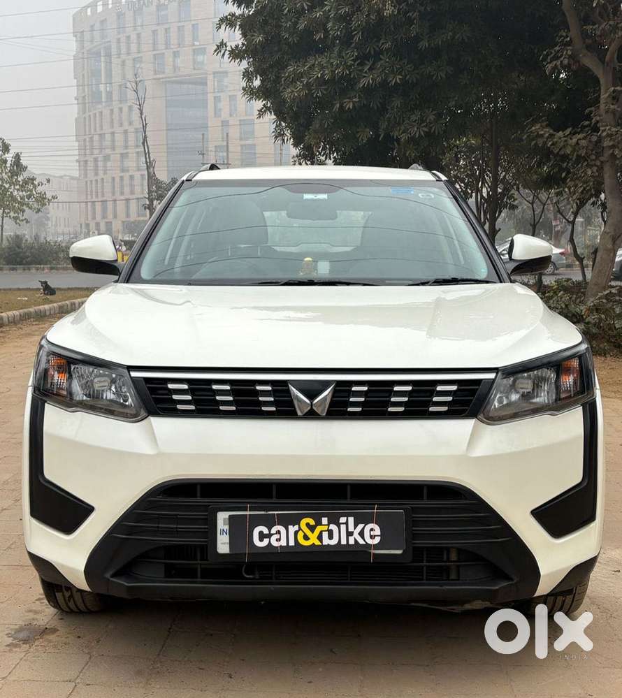Mahindra Xuv300 1.2 W6 Amt Petrol, 2023, Petrol