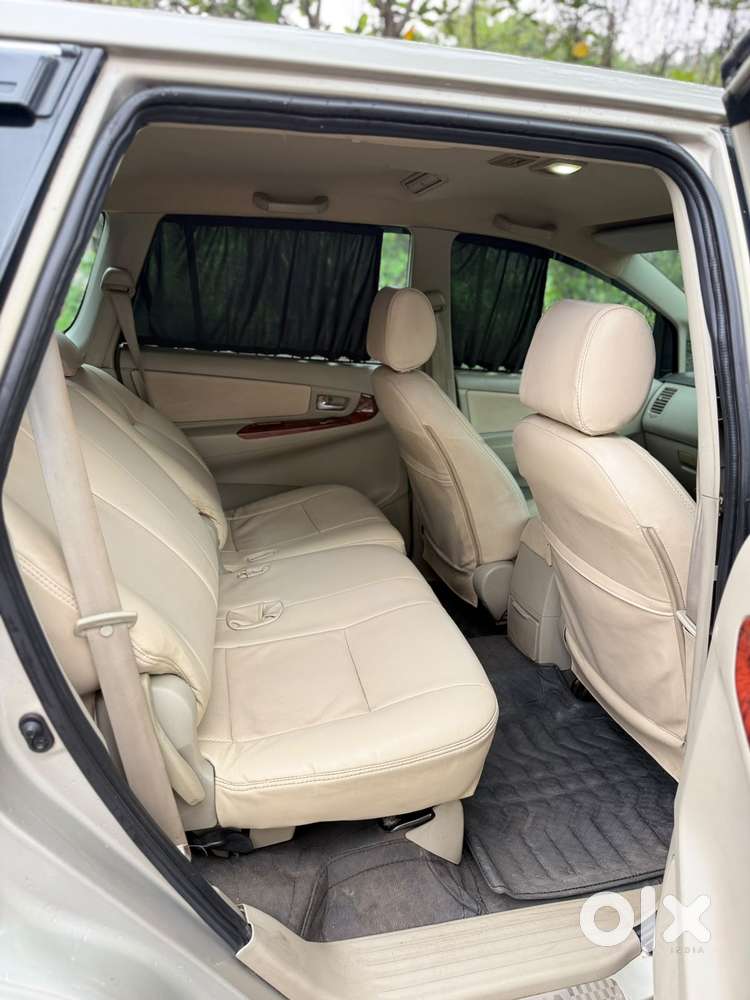 Toyota Innova 2.5 Vx (diesel) 8 Seater Bs Iv, 2014, Diesel