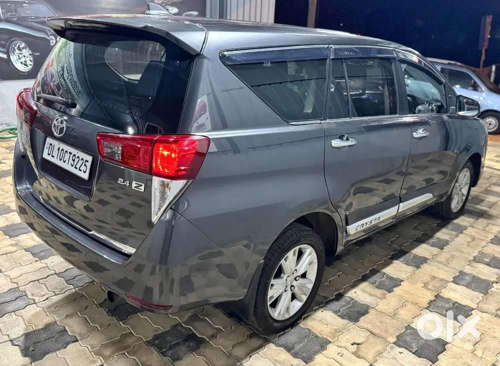 Innova Crysta 2.4z