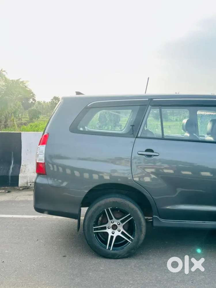 Toyota Innova 2015 Diesel Well Maintained.