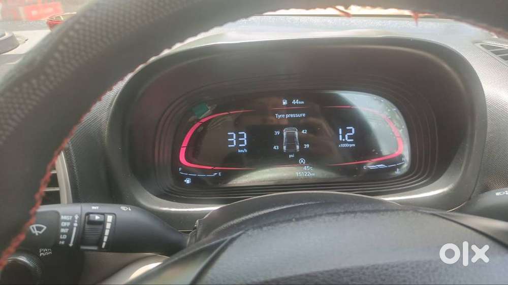 Hyundai Venue 2024 Petrol Well Maintained