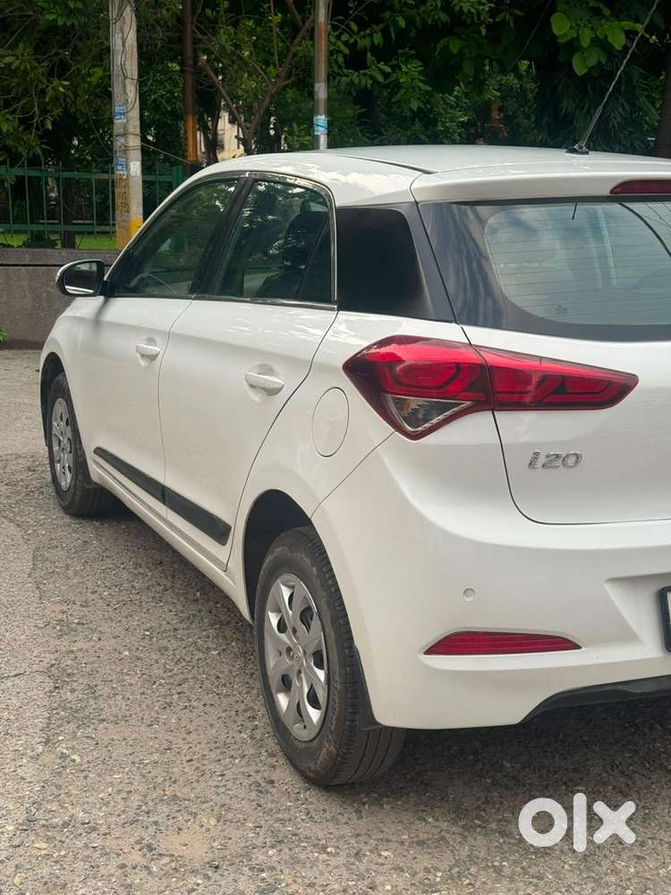 Hyundai I20 Sportz 2015 Petrol Well Maintained