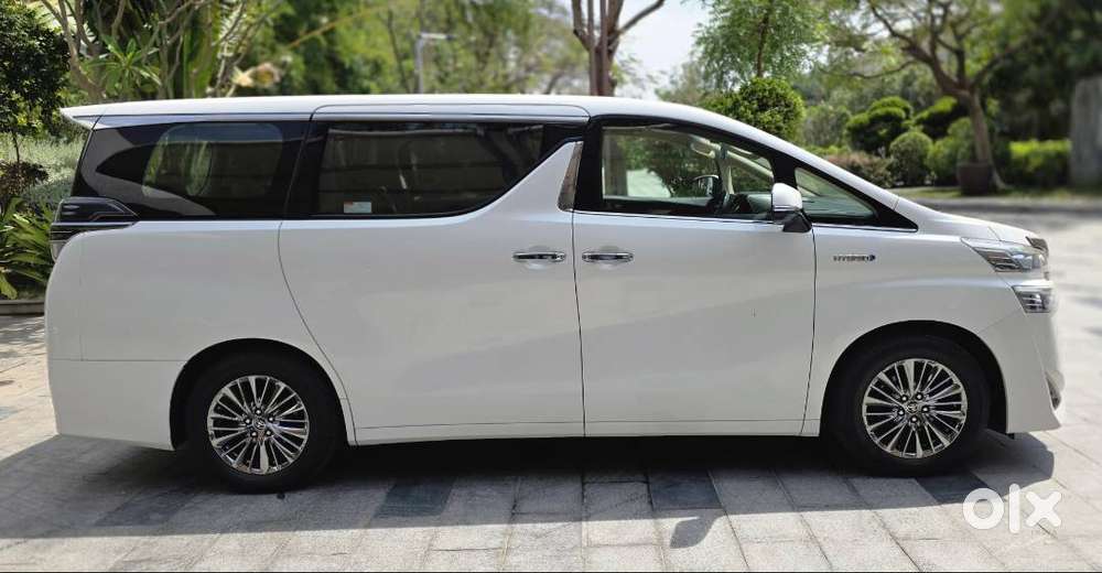 Toyota Velfire At Petrol (white)