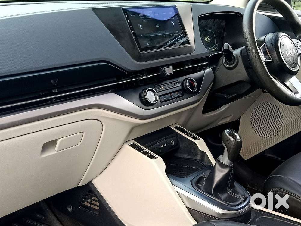 Kia Carens 1.5 Premium 7 Str, 2023, Petrol