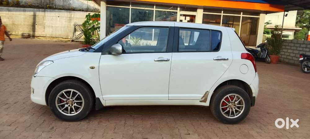 Maruti Suzuki Swift Vxi + Manual, 2011, Petrol