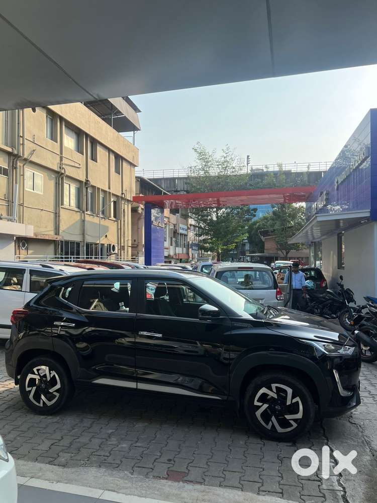 Nissan Magnite 1.0 Xv Premium, 2022, Petrol