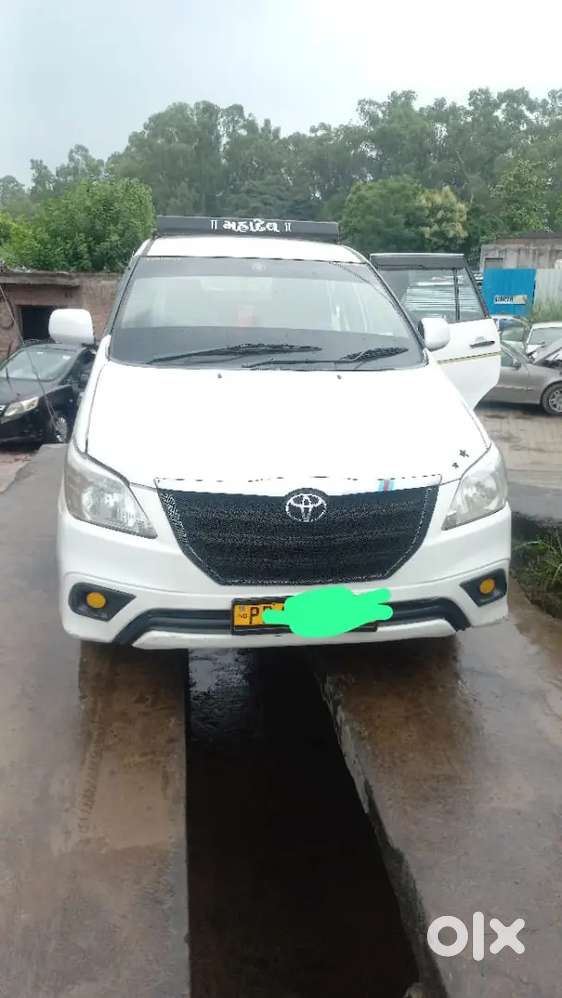 Toyota Innova 2015 Diesel 320000 Km Driven