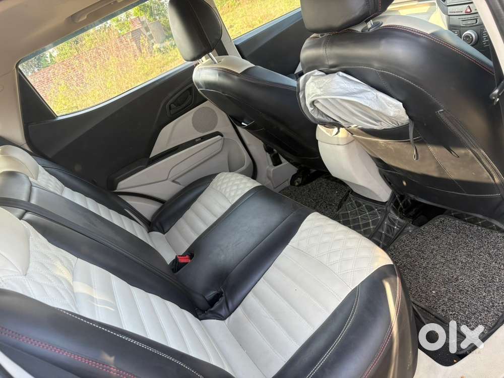 Mahindra Xuv300 2023 Diesel Well Maintained