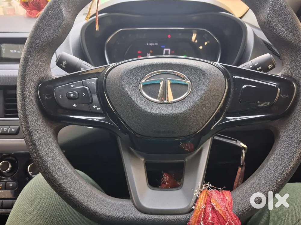 Tata Nexon Automatic Car With Sunroof Model August 2023