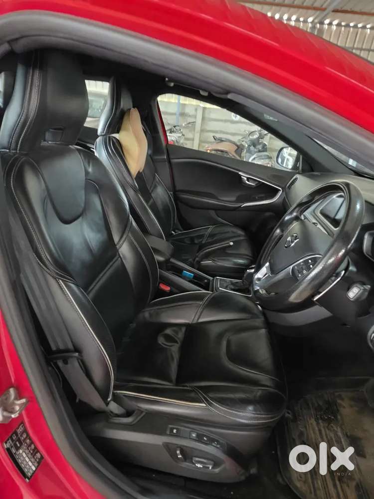 Volvo V40 2017 Diesel 97000 Km Driven. Neatly Maintained