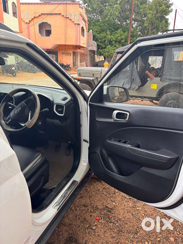 Hyundai Venue Petrol Manual 2022 Year