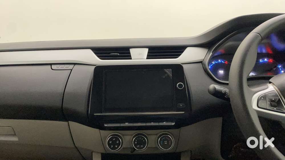 Renault Triber Rxz, 2023, Petrol