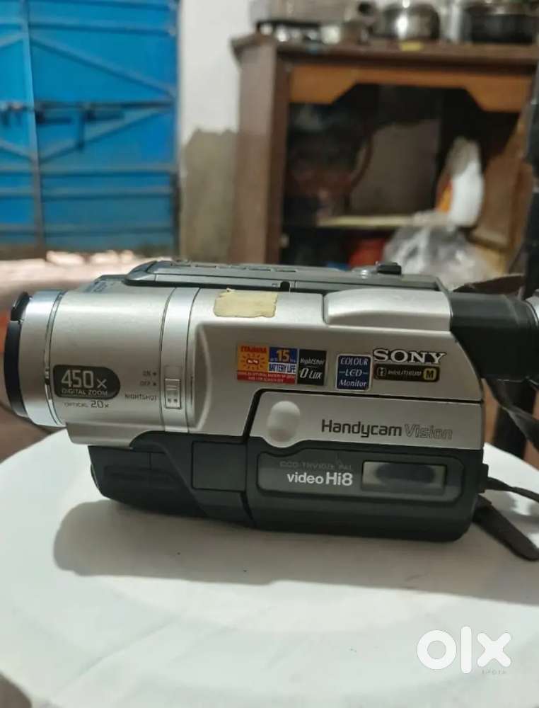 Sony handycam ccd-TRV208E PAL HI8 Digital Camcorder Cameras