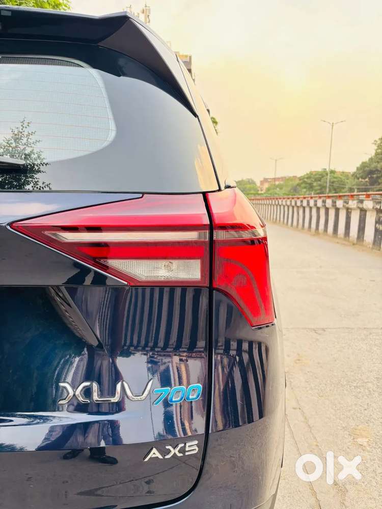 Mahindra Xuv700 2.0 Ax 5 Petrol Mt 7 Str, 2025, Petrol