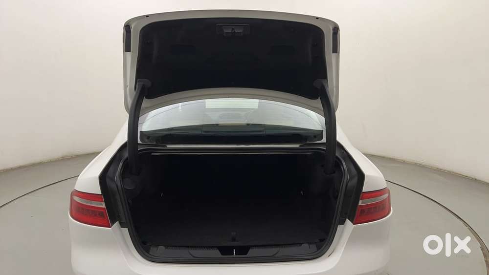Jaguar Xe Prestige, 2016, Petrol