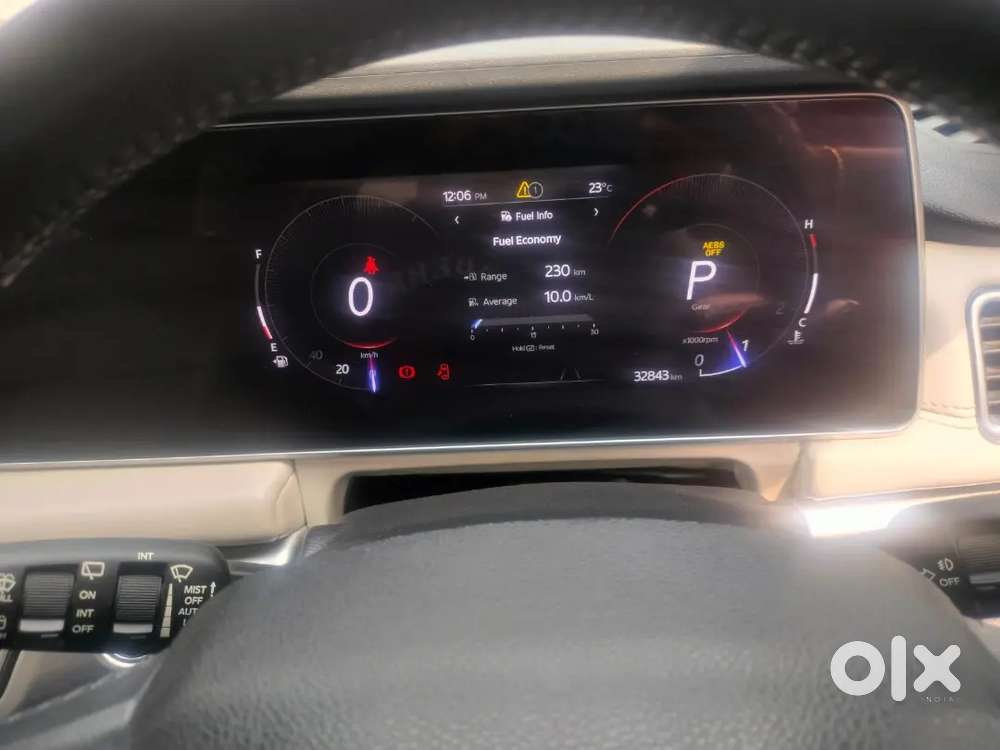 Mahindra Xuv700 2023 Petrol 32800 Km Driven