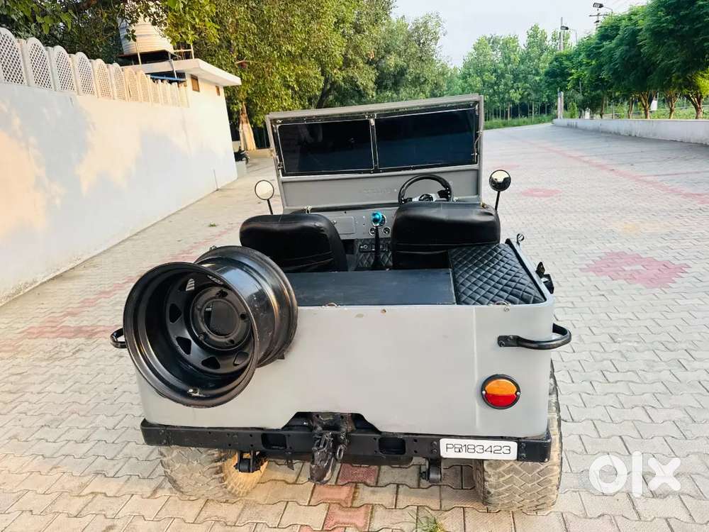 Mahindra Jeep Model 1995