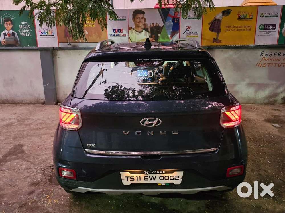 Hyundai Venue 2021 Diesel Well Maintained