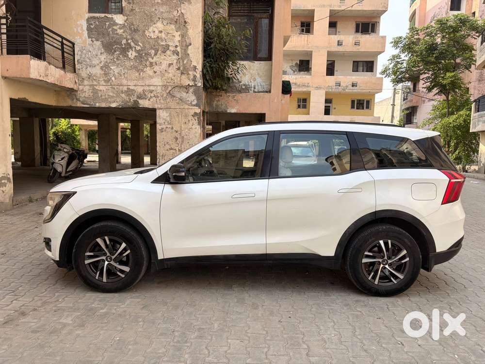 Mahindra Xuv700 Ax5 At Petrol 2022
