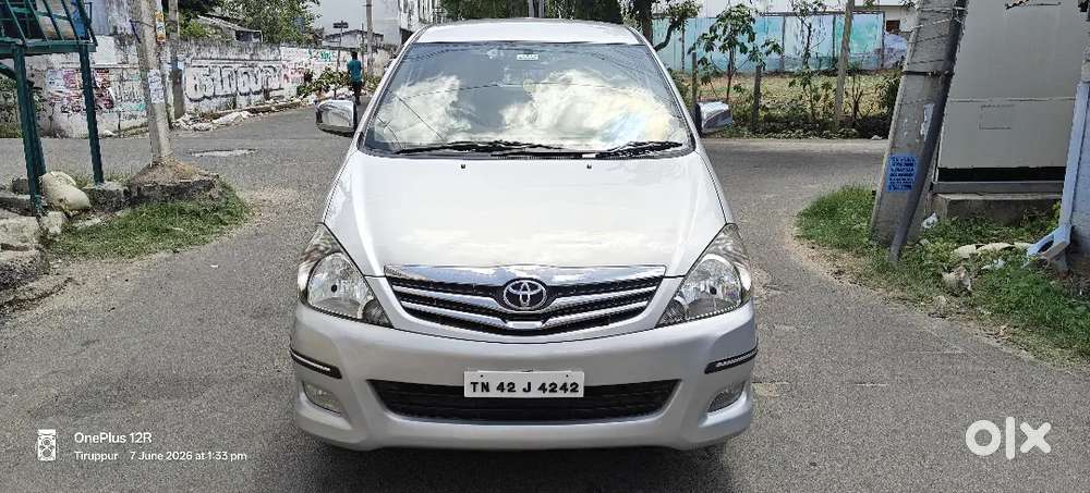 Toyota Innova 2.5 V 2011 Full Option Car Showroom Condition