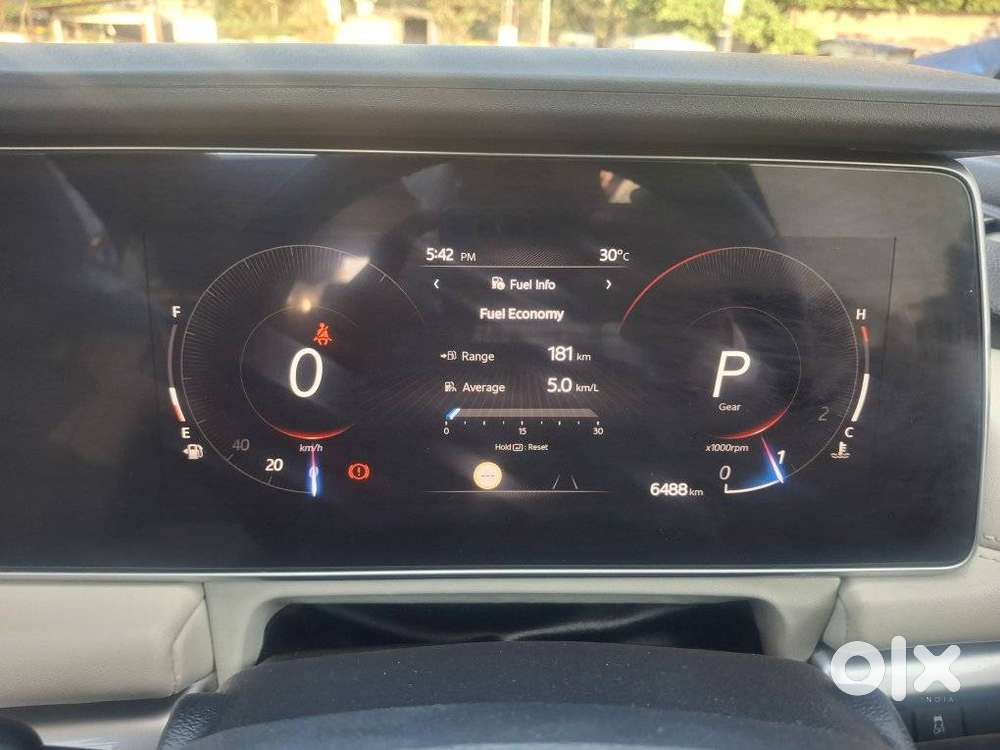 Mahindra Xuv700 2.0 Ax 7 Petrol At Str, 2025, Petrol