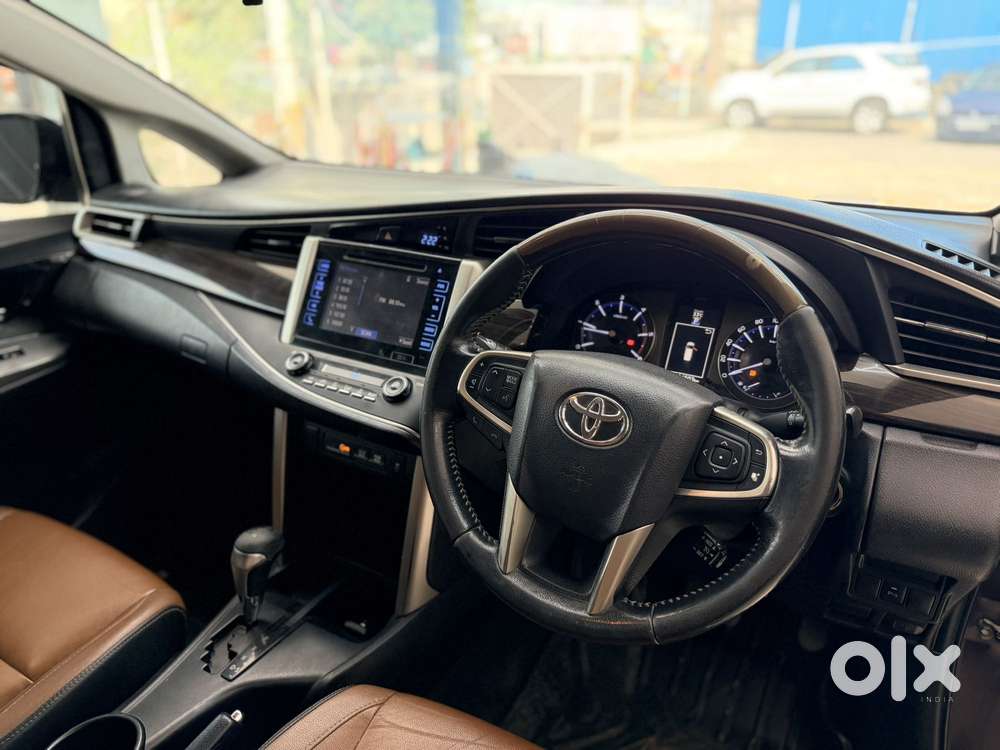 Toyota Innova Crysta 2.8 Zx At 7 Seater, 2016, Diesel