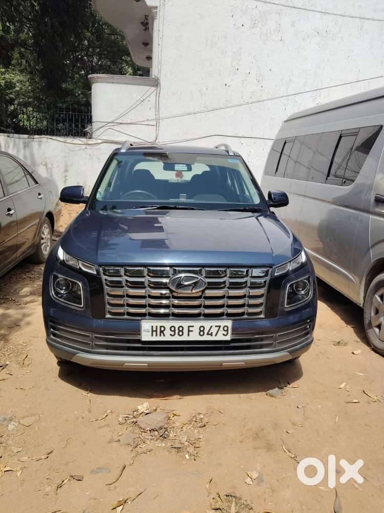 Hyundai Venue 2022  1st Owner  Only 18,000 Km Driven  Excellent Con