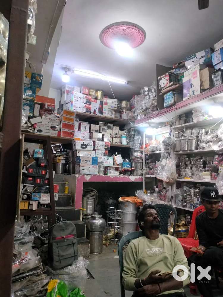 Dukan bechna hai
