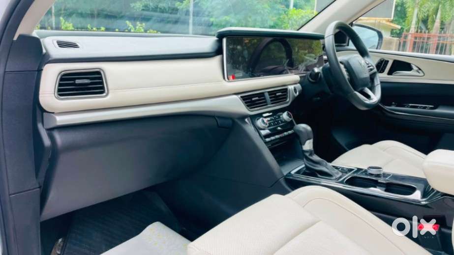 Mahindra Xuv700 Ax7l 6 Str At, 2024, Petrol