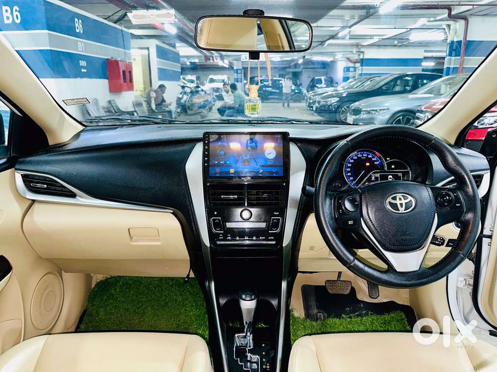 Toyota Yaris V Cvt, 2020, Petrol