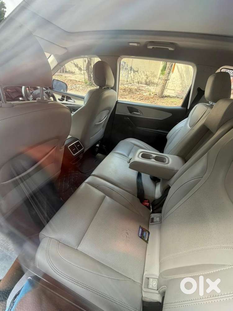 Mahindra Xuv700 2022 Petrol 27000 Km Driven