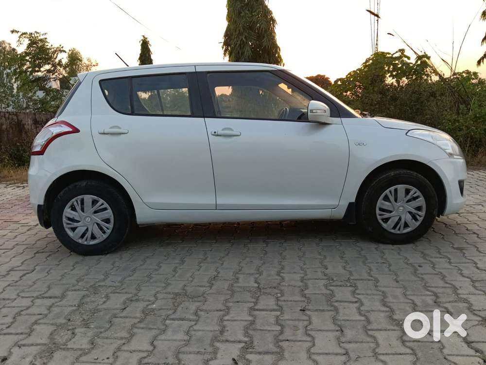 Maruti Suzuki Swift Vxi + Manual, 2012, Petrol