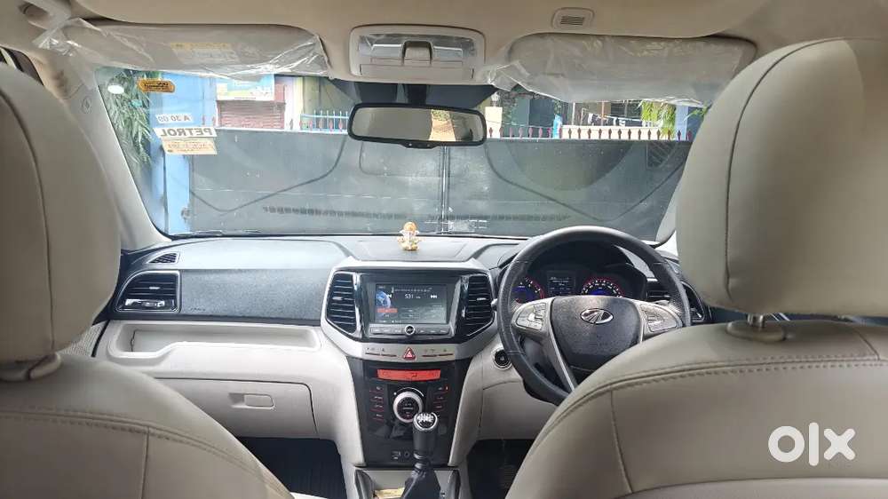 Xuv 300 W8 (o) Top Model