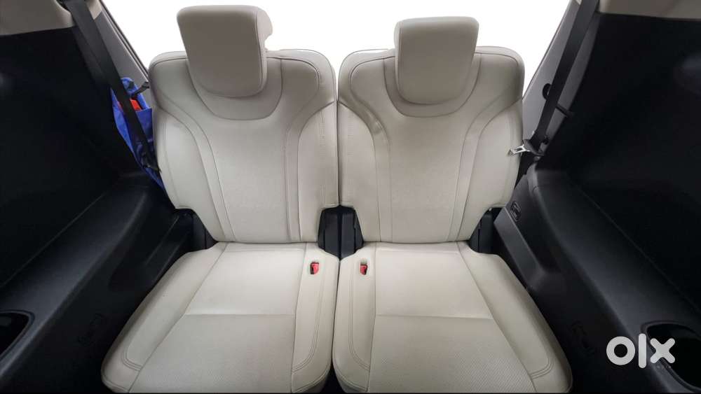 Mahindra Xuv700 2.0 Ax 7 Petrol At Str, 2024, Petrol