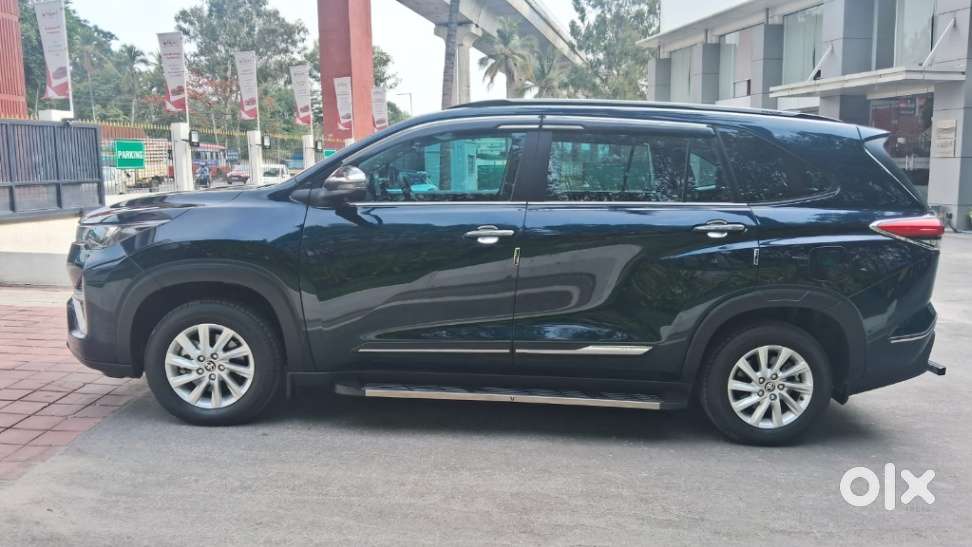 Toyota Innova Hycross 7s Option, 2025, Petrol