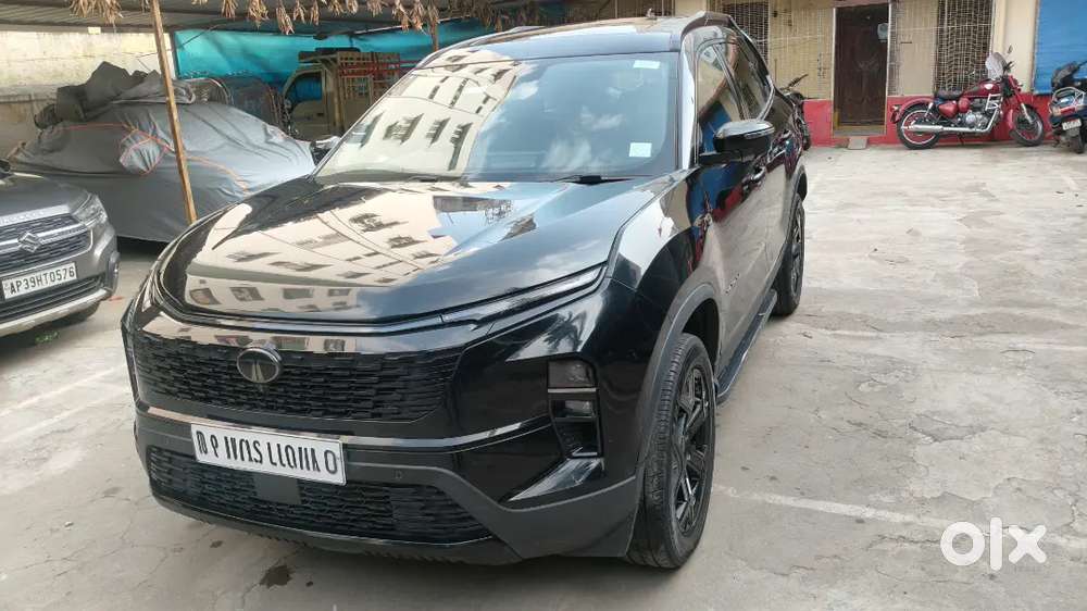 2024 Tata Safari Adventure+ Dark Edition (7-seater)