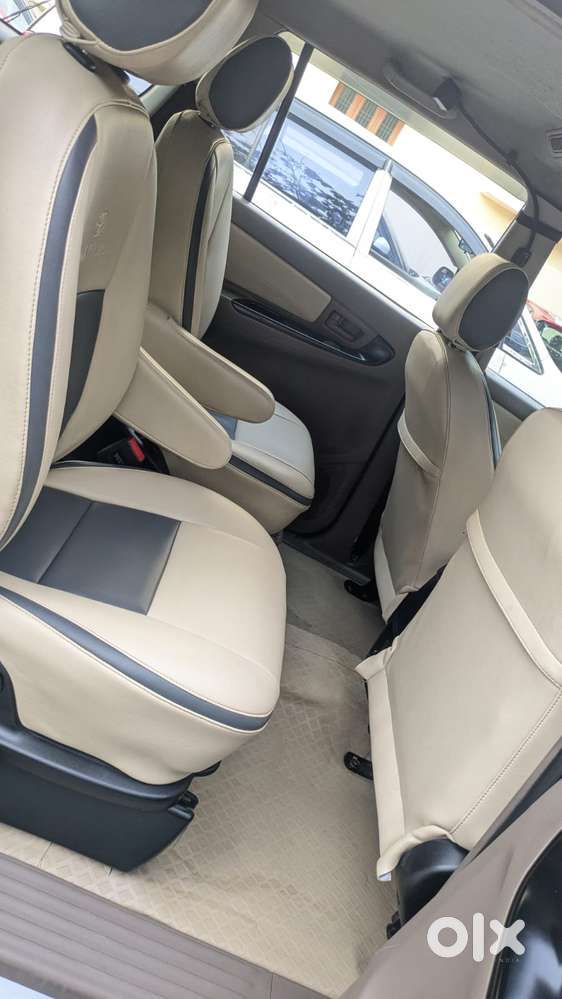 Toyota Innova 2.5 G (diesel) 8 Seater Bs Iv, 2015, Diesel