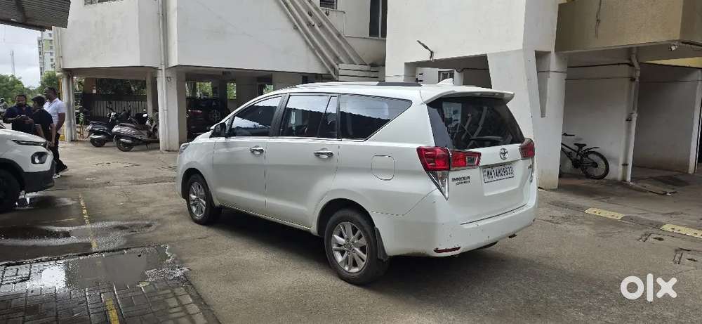 Toyota Innova Crysta 2.4 V