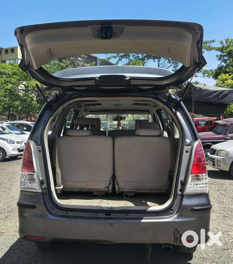 Toyota Innova 2011mh15