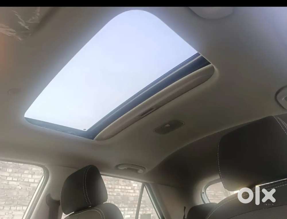 Venue Top Model Sunroof Good Condition