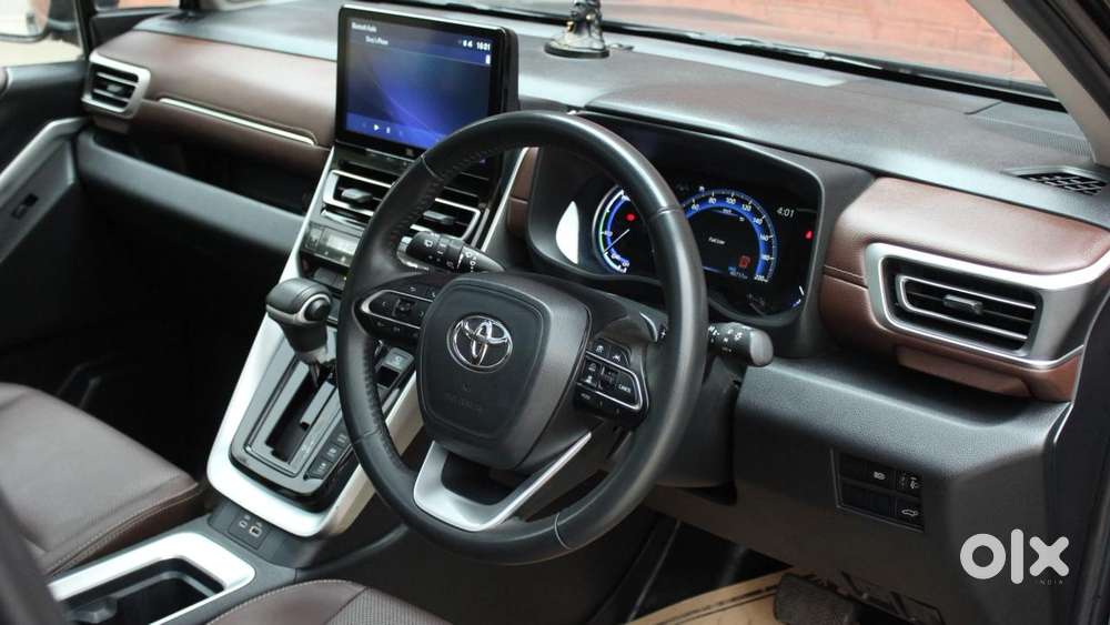 Toyota Innova Hycross 2.0 Zx (o) Hybrid 7 Str, 2024, Petrol