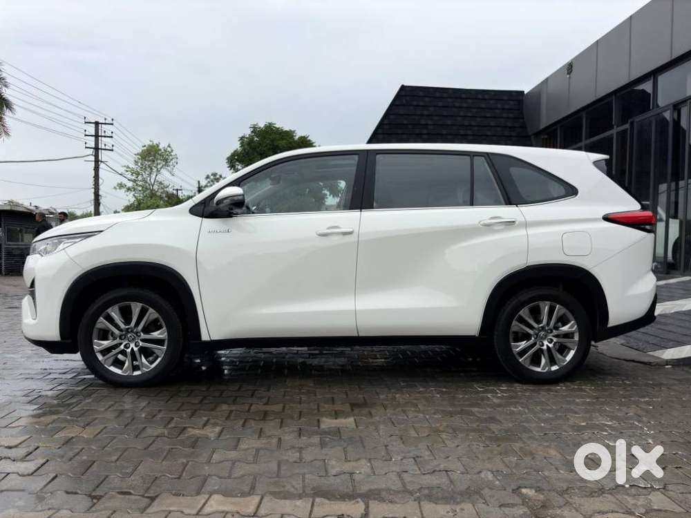 Toyota Innova Hycross 2.0 Zx (o) Hybrid 7 Str, 2023, Petrol