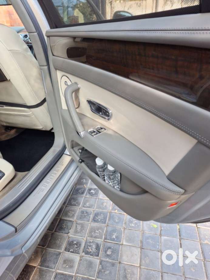 Bentley Continental Flying Spur Sedan, 2016, Petrol