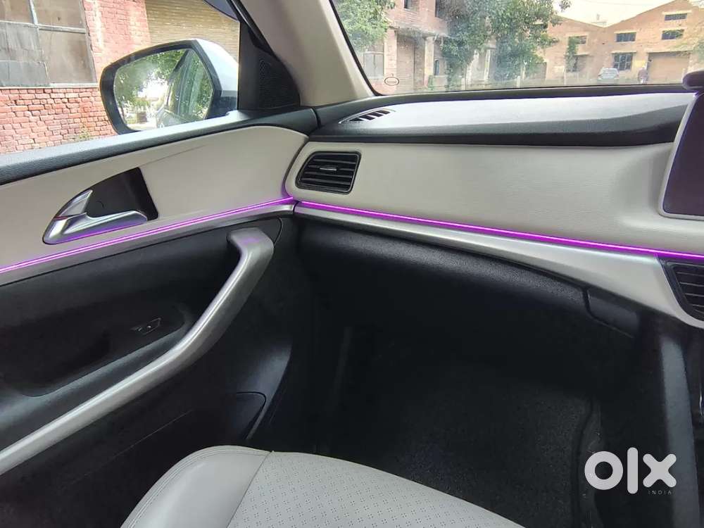 Mahindra Xuv700 2.2 Ax 3 Diesel At 5 Str, 2022, Diesel