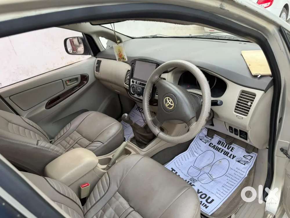 Toyota Innova Petrol 2012