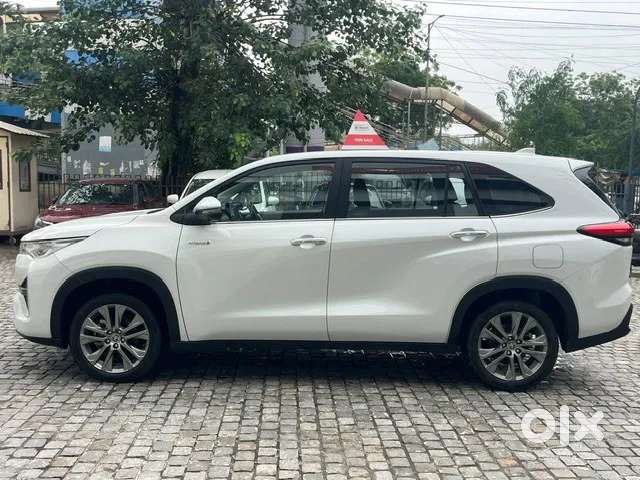 Toyota Innova Hycross 2.0 Zx (o) Hybrid 7 Str, 2024, Petrol