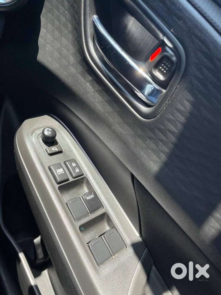 Maruti Suzuki Swift Vxi Optional, 2025, Petrol