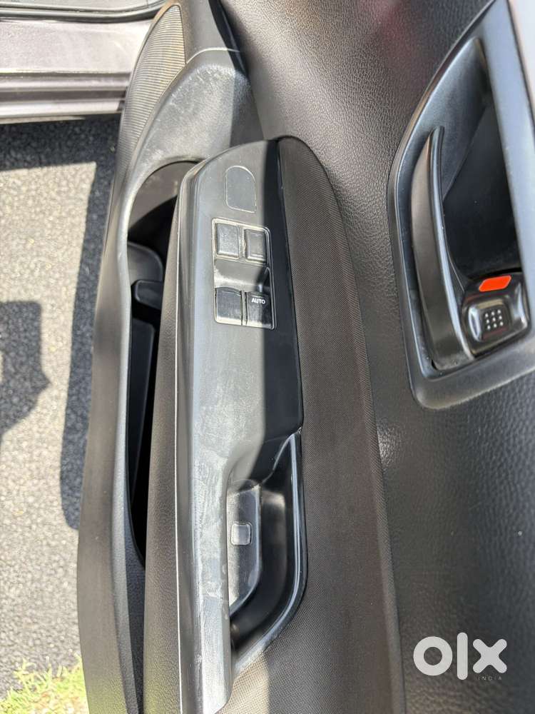 Maruti Suzuki Swift Lxi Optional-o, 2015, Petrol