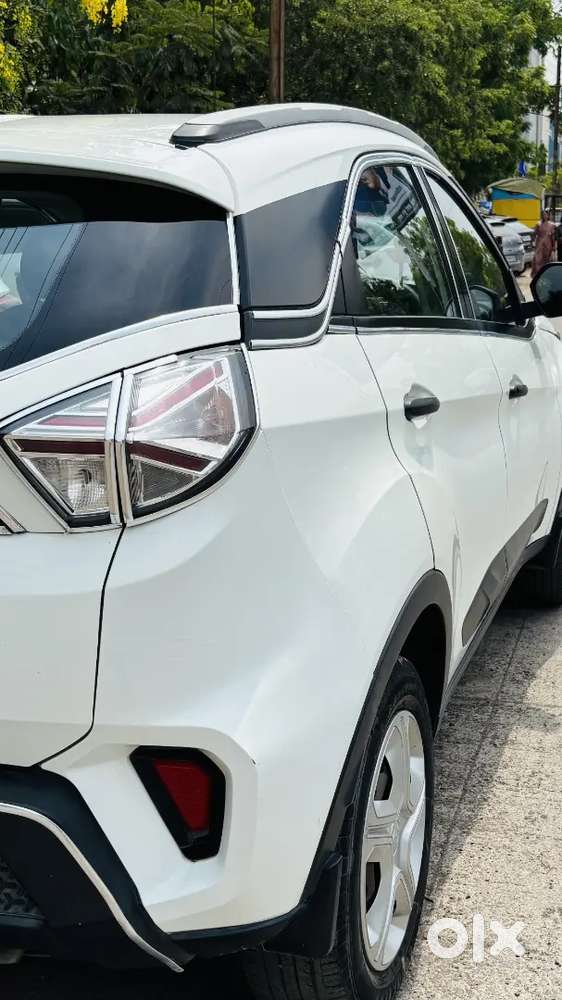 Tata Nexon Xms With Sunroof