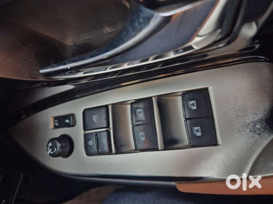 Toyota Innova Crysta 2.8 Zx At 7 Seater, 2016, Diesel